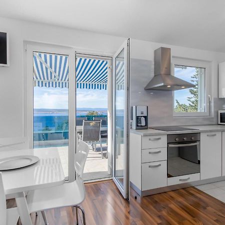 Stunning Apartment In Dramalj With House Sea View Eksteriør billede