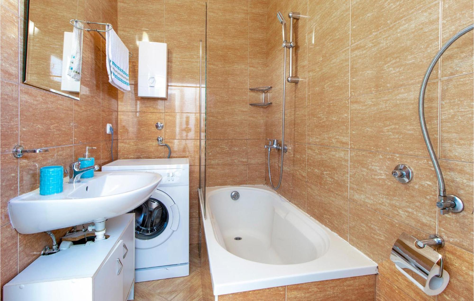 Stunning Apartment In Dramalj With House Sea View Eksteriør billede