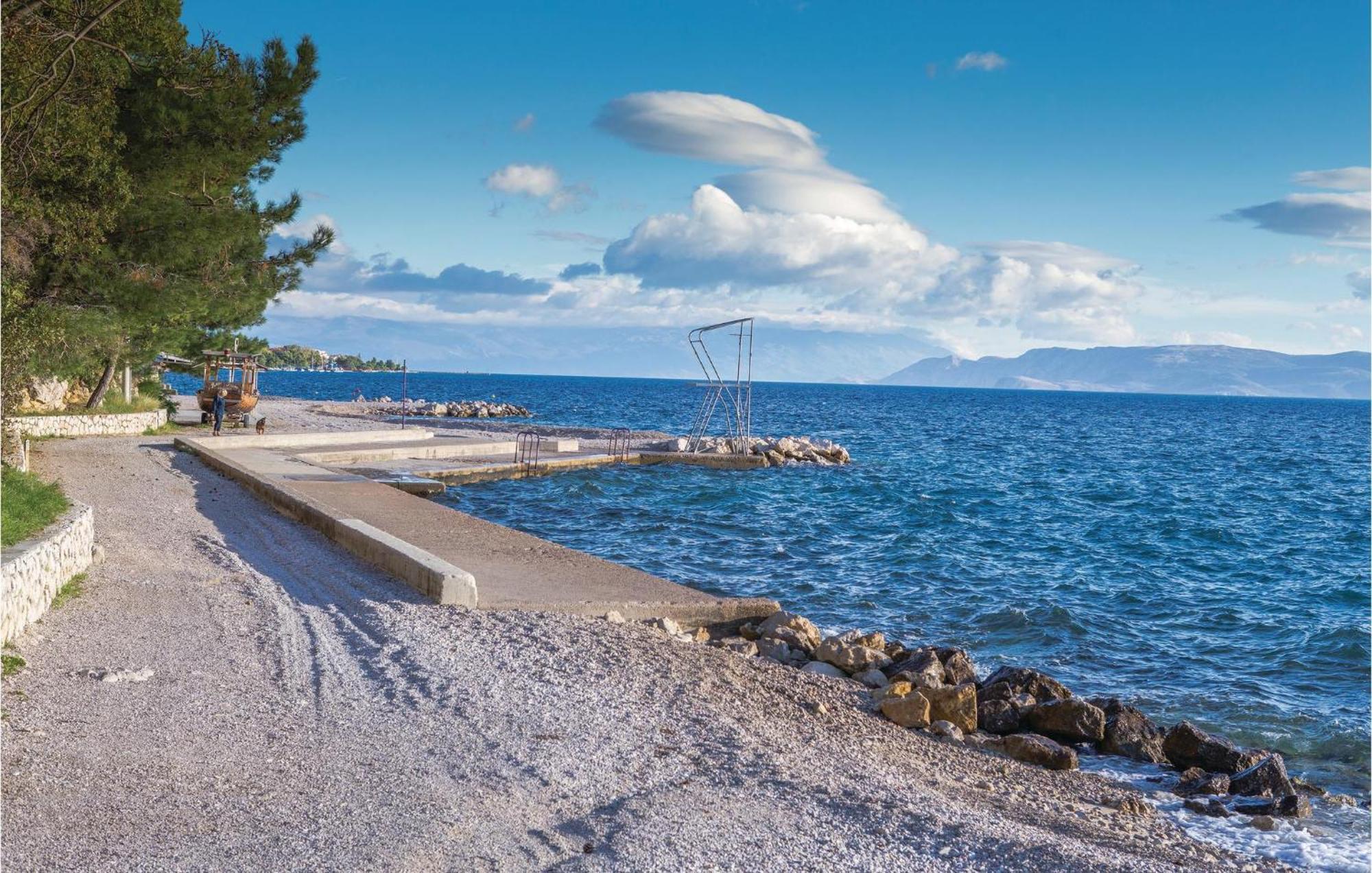 Stunning Apartment In Dramalj With House Sea View Eksteriør billede