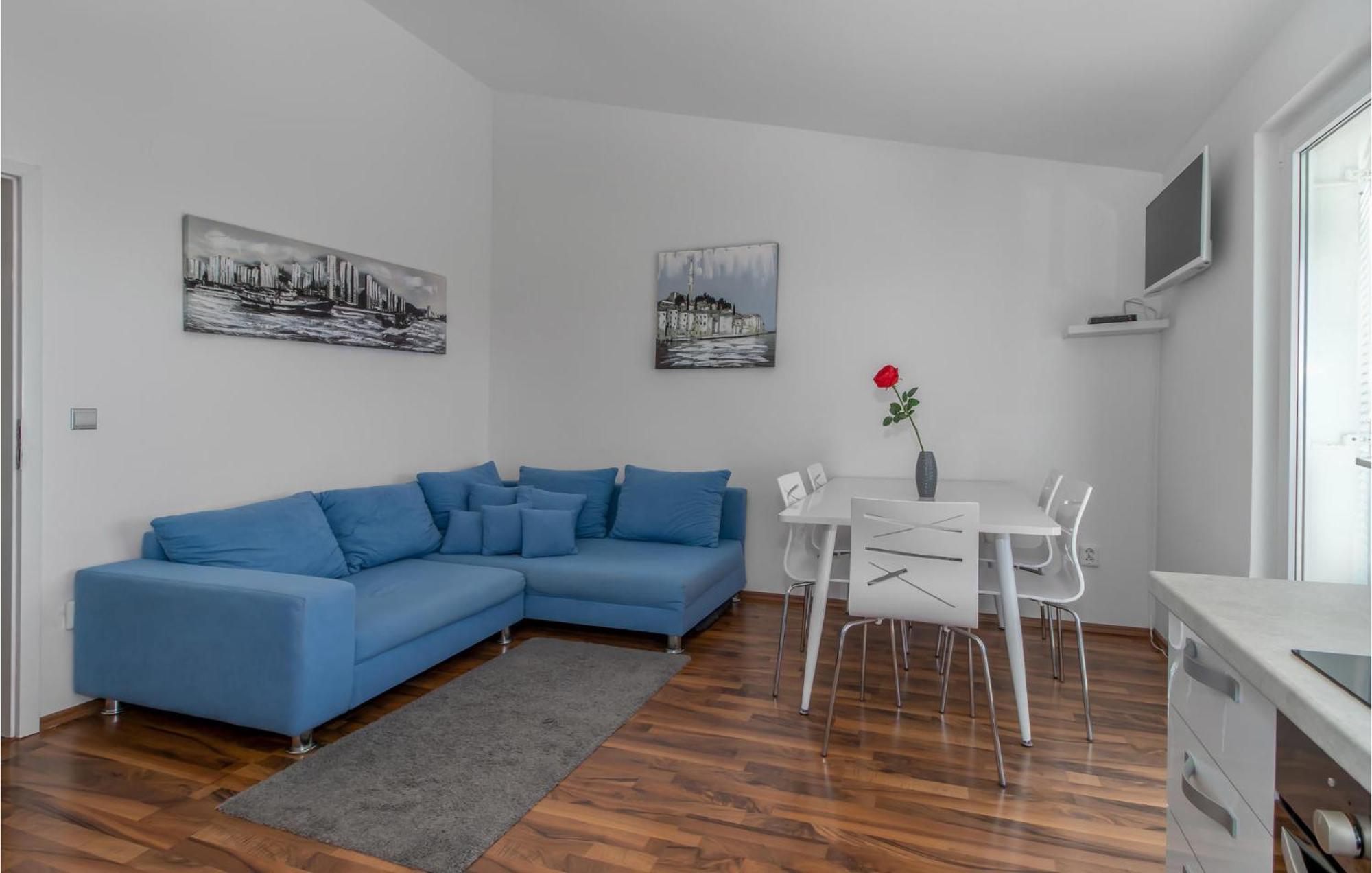 Stunning Apartment In Dramalj With House Sea View Eksteriør billede